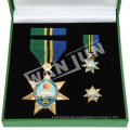 Schöne Messing Krieg Militär Medaille mit Band